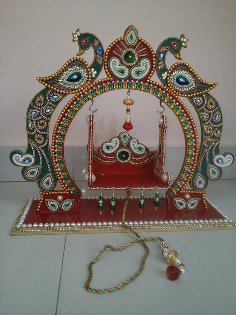 Ladu Gopal Jhula Decoration, Janmashtami Jhula, Jhula Decoration, Krishna Jhula, Thakorji Shringar, Pooja Room Decor, Wedding Embroidery Hoop, Krishna Dress, Kundan Rangoli