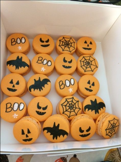 Alfajores Halloween, Halloween Macaroons, Halloween Macarons, Homemade Macarons, Pumpkin Jam, Macaron Cookies, Halloween Treats Easy, Macaroon Recipes, Unicorn Halloween