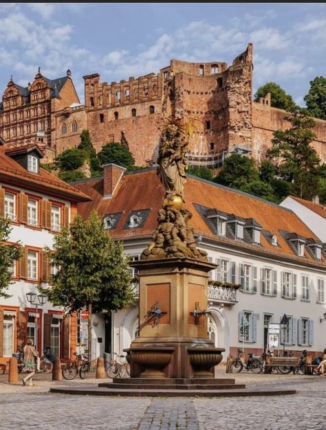 Heidelberg Castle, Baden Germany, German Houses, Germany Photography, Cities In Germany, Germany Castles, Beautiful Travel Destinations, Europe Tours, Beautiful Travel