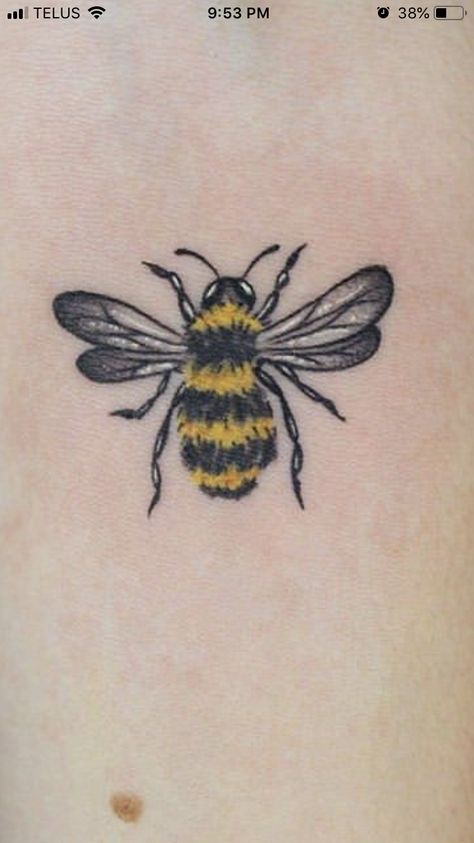 Bee Tattoos, Bumble Bee Tattoo, Bee Tattoo, Crazy Stuff, Tattoo Placement, Beautiful Tattoos, Maple Leaf Tattoo, Bumble Bee, Paw Print Tattoo