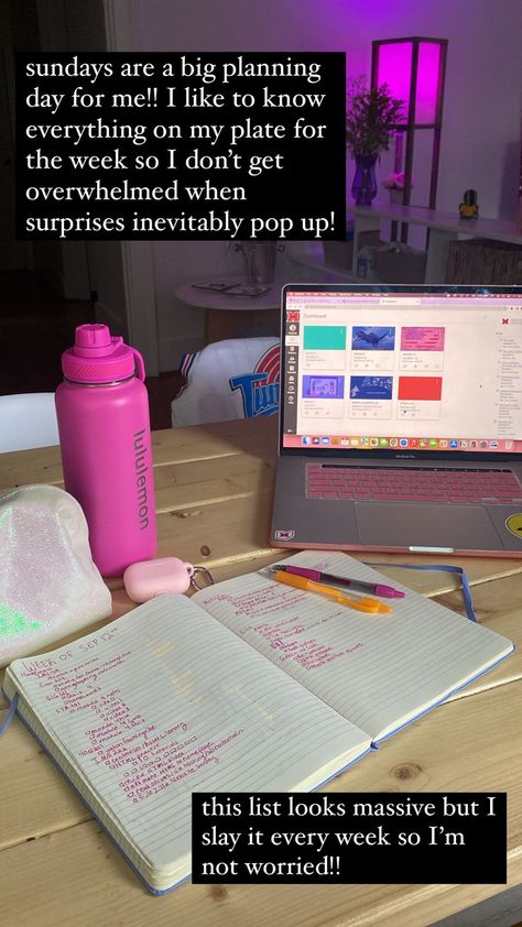 Pink Studying, Sunday Aesthetic, Desk Pink, Productivity At Work, Study Vibes, School Bag Essentials, Freshman Year College, Pink Desk, Medical School Inspiration