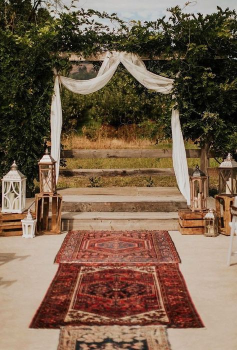 42 Romantic Rustic Wedding Lanterns ❤ rustic wedding lanterns lantern ceremony decor victoriacarlsonphoto⁣⁣ #weddingforward #wedding #bride Lantern Wedding Ceremony, Lantern Ceremony, Lanterns Wedding, Romantic Centerpieces, Lilac Wedding Bouquet, Lantern Wedding, Lantern Decor Wedding, Wedding Alters, Romantic Rustic Wedding