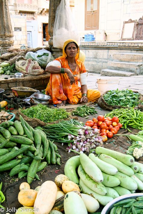 Indian Market Photography, Indian Vegetable Market, Village Photos Indian, Kisan Wallpapers, Candid Portraits, Village Photo, Memory Drawing, Village Market, Vegetables Photography