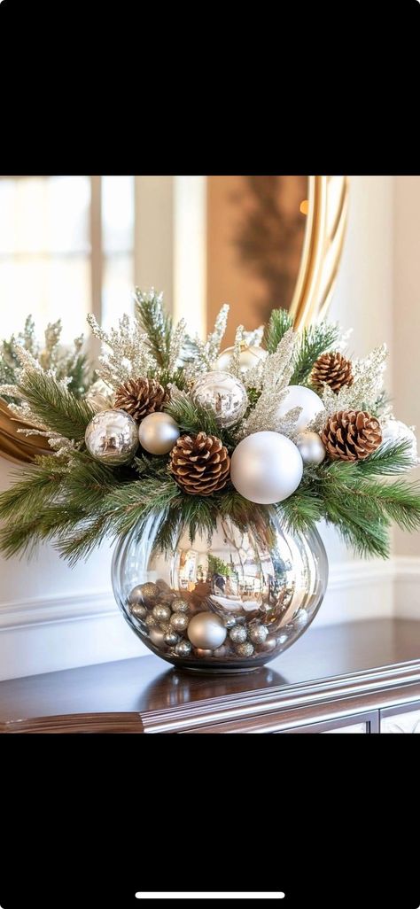 Tray Centerpiece Ideas, Small Vases With Flowers, Christmas Floral Designs, Winter Flower Arrangements, Christmas Hosting, Winter Floral Arrangements, Winter Arrangements, Flower Of The Month, Glass Cylinder Vases