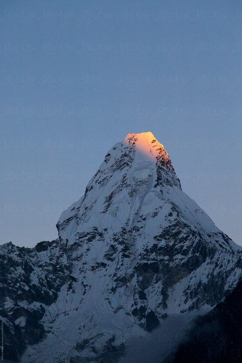 Amadablam Mountain, Game Level Design, Everest Base Camp Trek, Mountain Painting, Nepal Travel, Level Design, Mountain Peak, Poses Photography, Pretty Landscapes