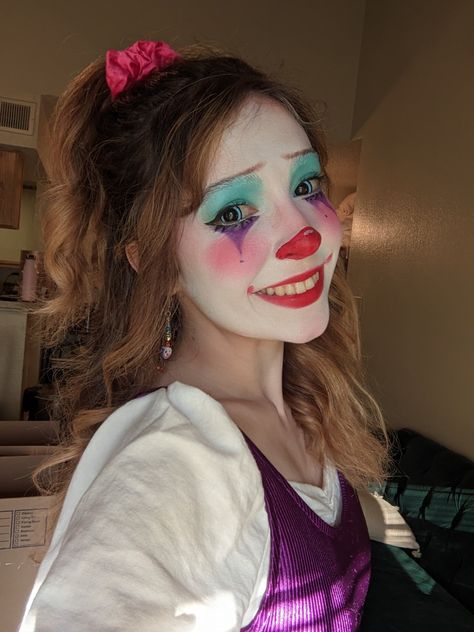 cute clown girl makeup for halloween costume Whimsical Clown Costume, Friendly Clown Makeup, Creepy Girl Clown Makeup, Cute Clown Makeup For Women, Classic Clown Makeup, Clussy Fever, Casual Clown Makeup, Clown Girl Costume, Subtle Clown Makeup