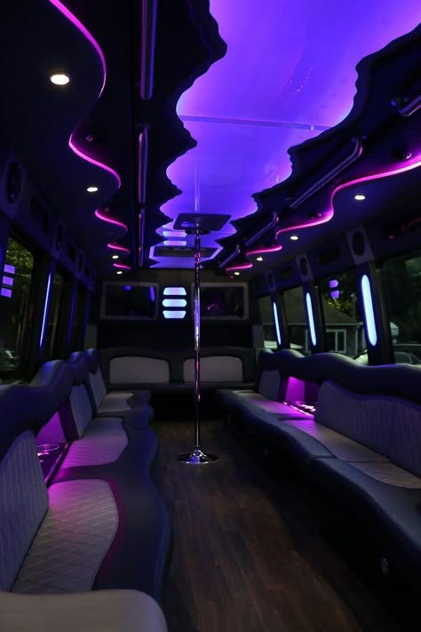 Party Bus Interior, Party Bus Ideas, Limo Interior, Limousine Party, Limousine Interior, بيوت ملكية, Hummer Limo, Bus Party, Limo Party