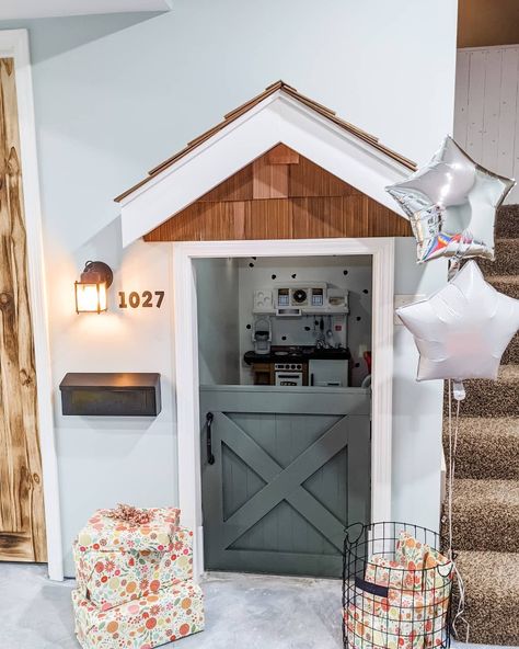 Dogs Under Stairs, Understairs Playhouse Diy, Play House Under Stairs, Under Stairs Kids Play Area, Staircase Playhouse, Under Stairs Kids Space, Under The Stairs Kids Space, Stair Playhouse, Under The Stairs Playroom