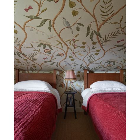 A pair of Heals single beds sit under the eaves in the attic. Wallpaper: Lewis and Wood. Attic Guest Bedroom, Eaves Bedroom, 17th Century House, Rose Uniacke, Bedroom Victorian, Georgian Townhouse, Attic Bedrooms, House Bedrooms, Bay House