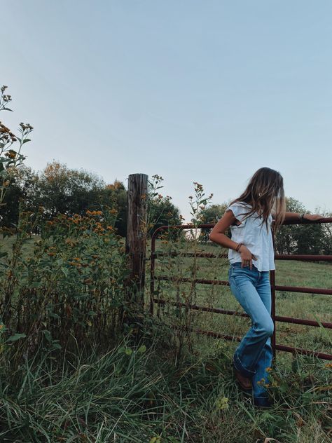 Western Aesthetic Clothing, Southern Bell Aesthetic, Granola Cowgirl Aesthetic, Southern Mom Aesthetic, Southern Country Aesthetic, Southern Girl Aesthetic, Modern Country Aesthetic, Country Aesthetic Outfit, Southern Belle Aesthetic