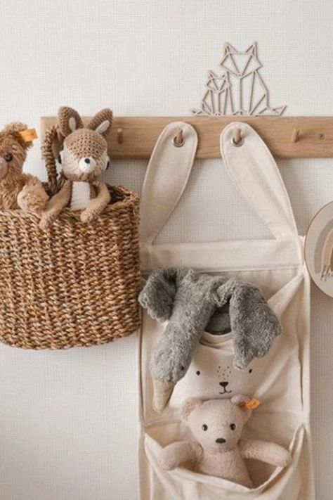 Nursery Organization Ideas, Basket On Wall, Nursery Wall Shelf, Nursery Wall Hooks, Wall Basket Storage, Tiny Nursery, Small Nursery, Nursery Baskets, Clever Organizer