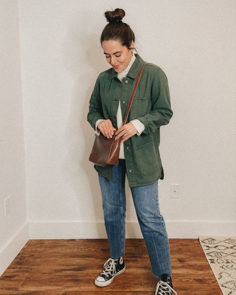 Green Corduroy Shacket Outfit, Green Courderoy Jacket Outfit, Chore Coat Outfit Women, Chore Jacket Outfit Women, Barn Coat Outfit Women, Chore Coat Outfit, Chore Jacket Outfit, Winter Dress Design, Olive Pants Outfit