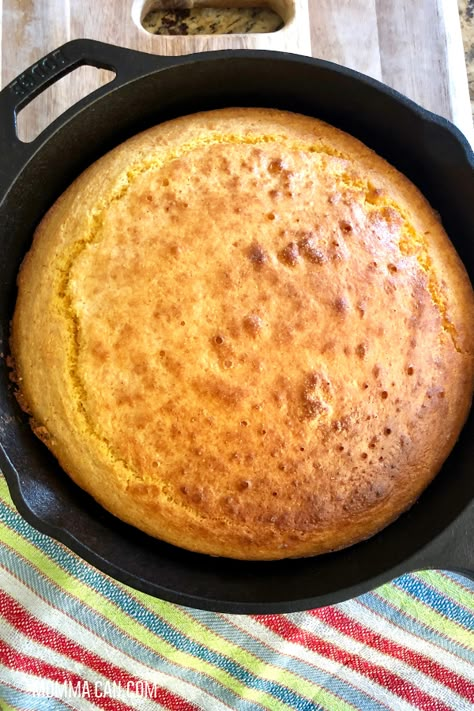 Easy From Scratch Southern Cornbread no Buttermilk Recipe #easy #recipe #southern #cornbread #scratch #buttermilk Old Fashioned Cornbread, Easy Homemade Cornbread, Southern Cornbread Recipe, Southern Style Cornbread, Best Cornbread Recipe, Pain Naan, Delicious Cornbread, Buttermilk Cornbread, Southern Cornbread