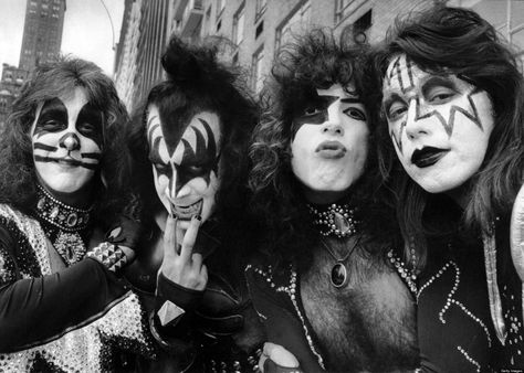 Stanley claims Criss and Frehley resented Stanley and Simmons, who are both Jewish, for their dominant roles in the band. Rock Hall Of Fame, Banda Kiss, Doom Metal Bands, Eric Singer, Detroit Rock City, Kiss Images, Eric Carr, Peter Criss, Kiss Army