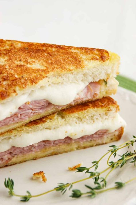 This Italian Style Monte Cristo sandwich gives an Italian twist to a traditional monte cristo with ham, mozzarella, and a honey mustard and thyme sauce. Italian Sub Recipe, Thyme Sauce, Perfect Sandwich, Monte Cristo Sandwich, Italian Sub, Italian Meats, Sandwich Shop, Monte Cristo, Sandwich Shops