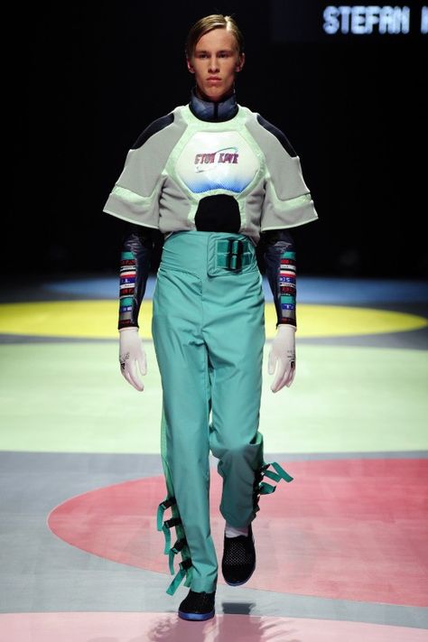 Retro Futurism Outfit Men, Retro Futurism Outfit, Futurism Outfit, Retro Futurism Fashion, Antwerp Fashion, Futurism Fashion, Cyberpunk 2020, Graduation Design, Kiko Kostadinov