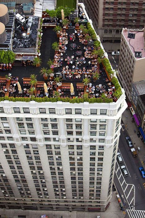 On Top Of The World: Rooftop Weddings. Photo Source: madame julietta #rooftopweddings #uniqueweddings Kota New York, New York Restaurants, 5th Avenue New York, New York Trip, Nyc Rooftop, Voyage New York, I Love Nyc, Empire State Of Mind, Rooftop Wedding