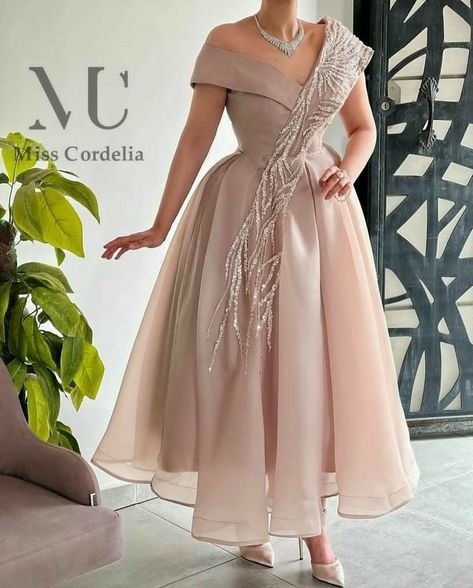 Wedding Dress Sewing Patterns, Dinner Gowns, Off Shoulder Evening Dress, One Shoulder Prom Dress, Chic Dress Classy, Lace Gown Styles, Dinner Dress Classy, Stylish Wedding Dresses, Fancy Wedding Dresses