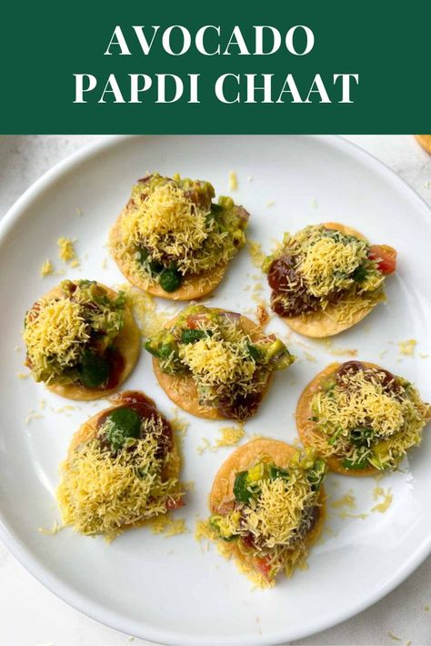 Avocado Papdi Chaat, Avocado Chaat, Papri Chaat Recipe, Papri Chaat, Healthy Party Appetizers, Mexican Fusion, Chats Recipe, Indian Appetizers, Thanksgiving 2024