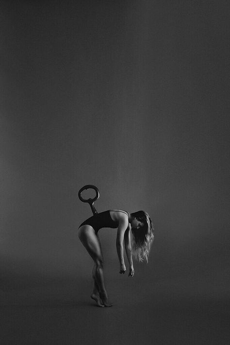 Creation Photo, Night Circus, 다크 판타지, Surrealism Photography, Conceptual Photography, Photography Inspo, White Photography, Dark Art, Creative Photography