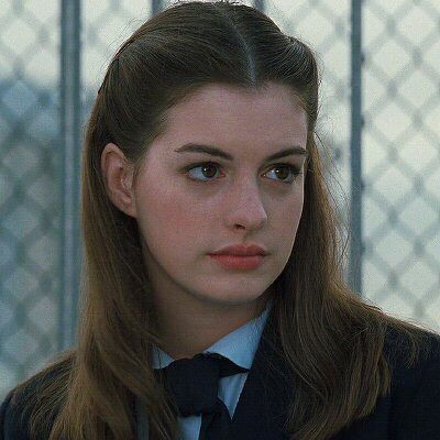 The Princess Diaries (2001) #annhathaway #theprincessdiaries #princessdiaries #annehathaway The Princess Diaries 2001, Princess Diaries, Mia 3, Anne Hathaway, Iconic Movies, Girl Icons, Girl Crush, Aesthetic Girl, Cute Hairstyles