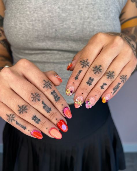 🍒✨ ‘Lady Luck’ and dots for the nail boss and local sweetheart Alia 🍒✨ (knuckle sparkles not by me) Thank you for your trust! I’m always honored to tattoo hands, and I’d love to do more like this 🫶🏼 #singleneedle #singleneedletattoo #saltlakecity #slc #slcut #utah #slcutah #fineline #blackandgreyfineline #finelineflash #blackandgreyflash #flash #tattooflash #trewperez #trew #femaletattooers #ladiesoftattooingworldwide #ladyluck #ladylove #handtattoos #knuckletattoos #handtat #fingertattoo Good Luck Knuckle Tattoo, Lady Luck Tattoo, Good Luck Tattoo, Luck Tattoo, Slc Utah, Knuckle Tattoos, Single Needle Tattoo, Hand Tats, Lady Luck