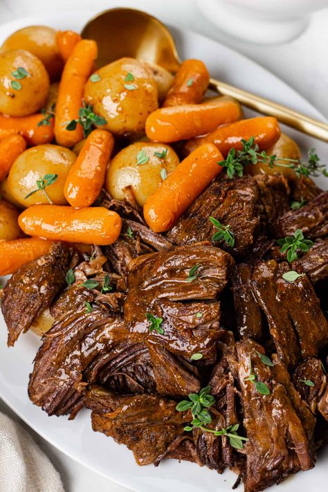 Veronikas Kitchen, Instant Pot Pot Roast, Roasted Potatoes And Carrots, Pot Roast Recipe, Sunday Dinner Recipes, Crock Pot Recipes, Beef Chuck Roast, Roast Recipe, Pot Roast Recipes