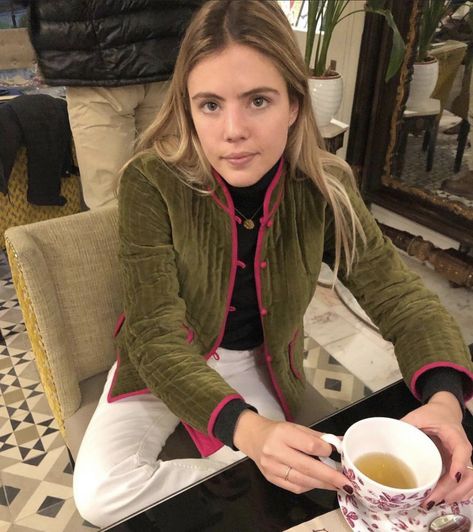 Isa Hernaez Fashion, Countryside Outfit, Chanel Style Jacket, My Tea, Fire Fits, Old Money Style, Color Rojo, Preppy Style, Classy Outfits