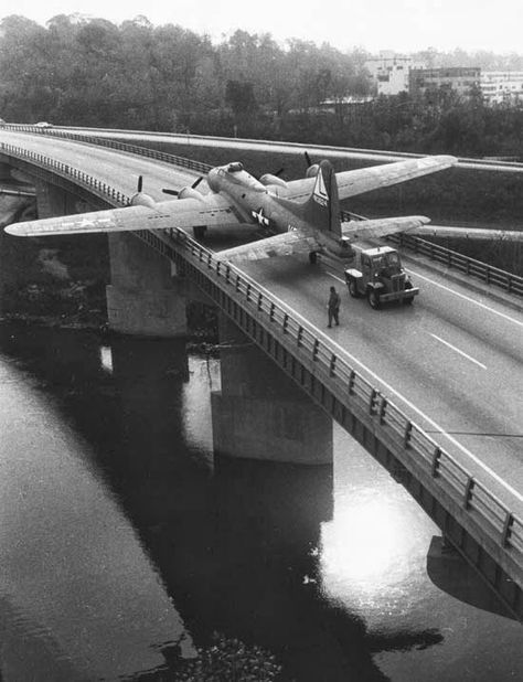 Boeing B-17 Flying Fortress Photo Avion, Wwii Plane, Ww2 Planes, B 17, Wwii Aircraft, Ww2 Aircraft, United States Air Force, Vintage Aircraft, Boeing 747