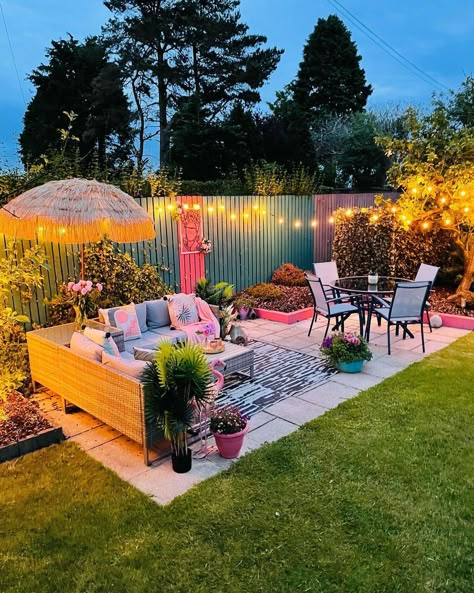 Budget Backyard Ideas, Backyard Goals, Colorful Patio, Gardens Design, Video Tiktok, Backyard Paradise, Backyard Inspiration, Patio Makeover, Backyard Inspo