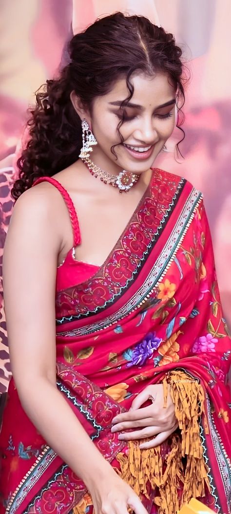 Anupama Parameswaran Saree, Love Bite Boyfriend Neck, Anupama Parameswaran Hd Images, Anupama Parameswaran Cute Face, Kirthi Shetty, Tall Boyfriend Short Girlfriend, Marathi Culture, Short Girlfriend, Tall Boyfriend