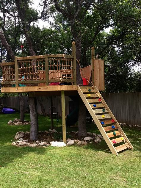 Super dad Treehouse:  My husband built this for our daughter's 3rd Birthday.  It took about a month working on Saturdays and Sundays only.  We plan to add to it as the kids grow up.  Absolutely amazing.  He had no plans, just made it up as he went. Velma Art, Tree Forts, Wooden Tree House, Treehouse Ideas, Simple Tree House, Tree House Plans, Tree Fort, Tree House Diy, Playground Ideas