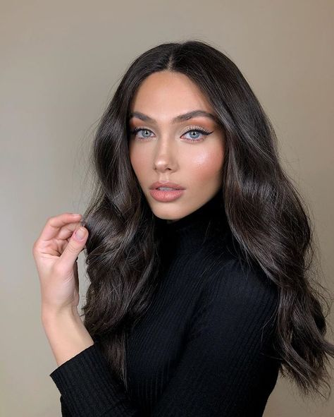 Vika Bronova (@victoriabrono) • Instagram photos and videos Soft Black Hair, Rambut Brunette, Makeup Tip, Modern Haircuts, Black Hair Color, Long Dark Hair, Hair Color For Women, Winter Hairstyles, Silky Hair