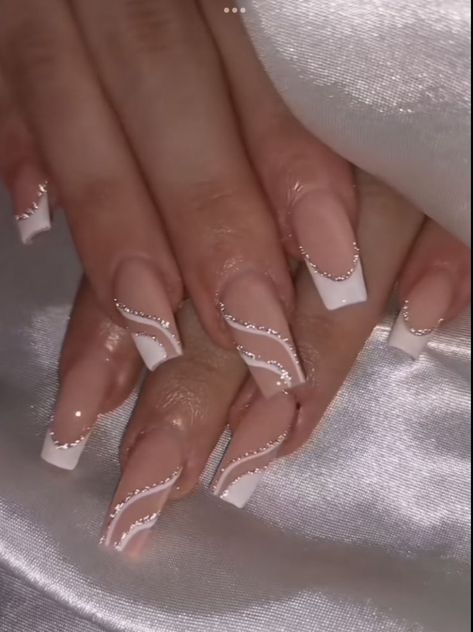 Cute French Tip Acrylics, Plain Design Nails, Sweet 16 Nail Ideas Art Designs, Nail Idea With Gems, Nail Idea For Birthday, Nail Inspo White French Tip With Design, Classy French Tip Nails Sparkle, Popular Acrylic Nails 2024, Square Nails Inspo Aesthetic