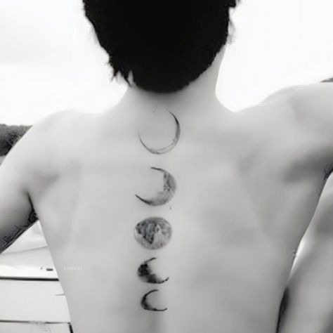 Jimin's Tattoos Moon, Moon Phase Shoulder Tattoo, Moon Back Tattoo Spine, Back Tattoo Moon Phases, Jimin Back Tattoo, Moon Phases Spine Tattoo, Moon Phases Tattoo Spine, Jimin Moon Tattoo, Tattoo Jimin