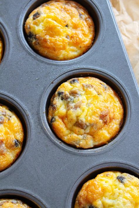 Bacon & Mushroom Breakfast Egg Muffins - A LA INGA Egg Bites With Mushrooms, Egg Bites Mushroom, Make Ahead Bacon, Mushroom Egg Bites, Bacon Egg Cups, Mushroom Breakfast, Breakfast Egg Muffins, Eggs And Mushrooms, Bacon Muffins