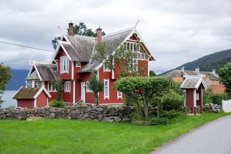 Norwegian House Exterior, Air Activities, Norwegian Architecture, Swedish Houses, Norway In A Nutshell, Norwegian House, Nordic Architecture, Red Cottage, Natural Swimming Pools