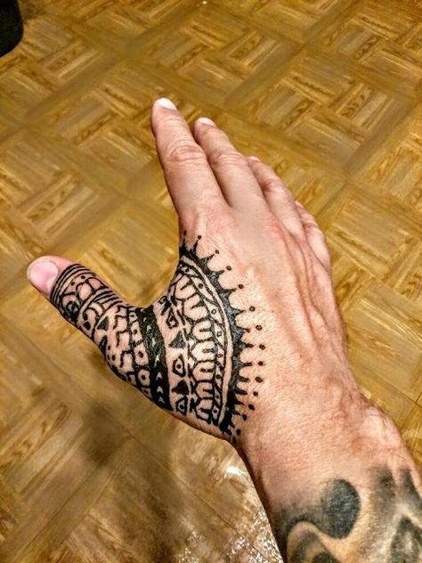 30+ Latest Mehndi Designs for Groom to try this year || Dulha mehandi Designs | Bling Sparkle Hawaiian Hand Tattoo For Men, Henna Men Hand, Henna Tattoo Designs Arm For Men, Henna Thumb Designs, Henna Design For Men, Thumb Henna Design, Henna Tattoo Designs Men Simple, Henna Ideas For Men, Henna Tattoo Man