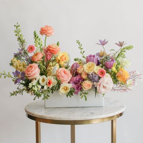 Rectangle Flower Arrangement, Long And Low Arrangement, Table Flower Arrangements, Spring Flower Arrangements, Flower Arrangement Designs, Flower Arrangements Simple, Bloom Baby, Flower Inspiration, Fresh Flowers Arrangements