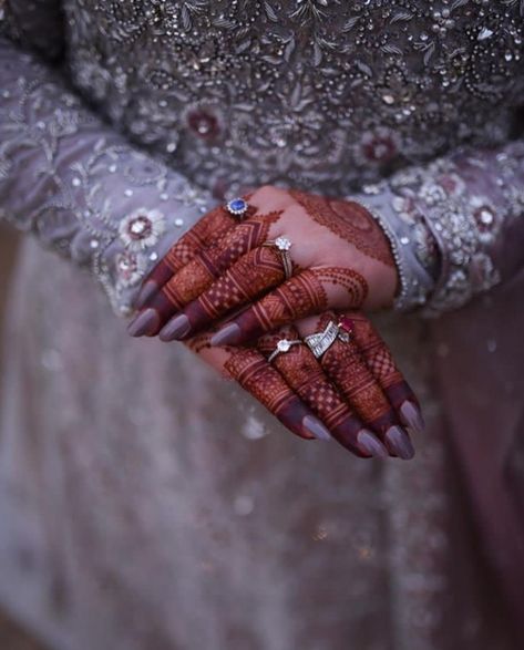 Finger Mehendi Designs Kafif, Kafif Design, Henna Photoshoot, Fingers Mehendi, Bridal Dp, Fingers Mehndi Designs, Bridal Dpz, Mehndi Hands, Finger Designs