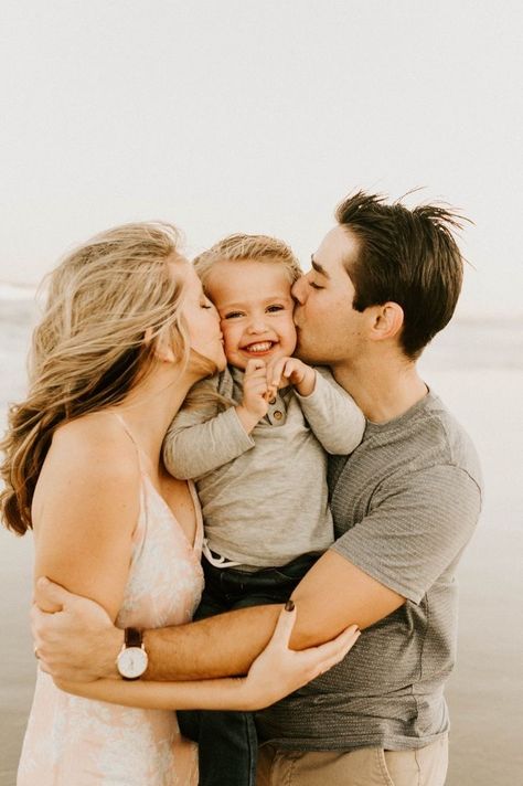 Maternity Family Photos On Beach, Beach Photoshoot Family Poses, Beach Family Photos 3 People, Beach Pics Family Of 3, Family Photo Shoot On Beach, Family Pics Beach, Family Of 3 Beach Photoshoot, Beach Family Photography Poses, Family Of Three Beach Pictures