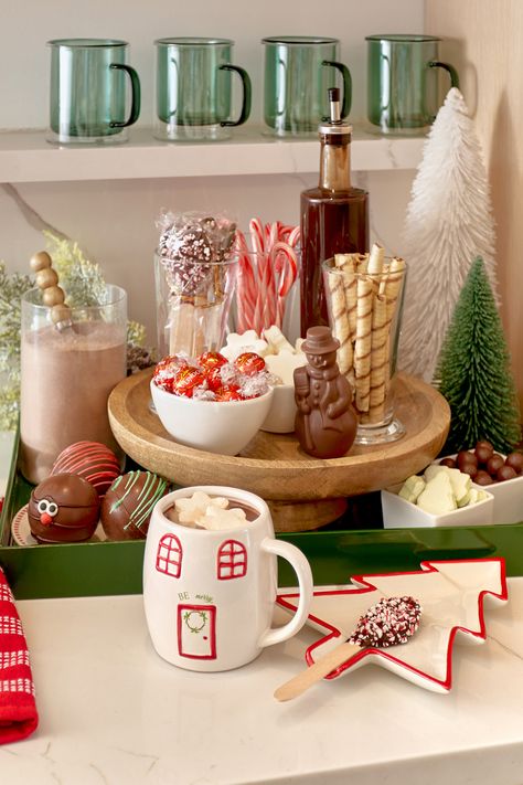 Christmas cocoa bar with cocoa bombs, candy canes, themed chocolates and more. Holiday Hot Cocoa Bar, Hot Cocoa Bar Ideas, Cocoa Bar Ideas, Hot Cacao, Soda Bar, Chocolate Advent Calendar, Truffle Gift, Bar At Home, Peppermint White