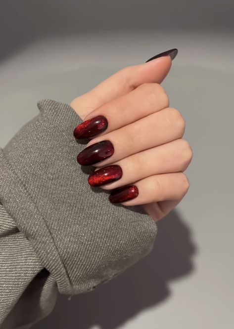 Black And Red Magnetic Nails, Red Cats Eye Nails Design, Black And Red Cats Eye Nails, Cat Eye Nails Fall Colors, Dark Red Cats Eye Nails, Cat Eyes Red Nails, Cats Eye Red Nails, Black Nails With Red Cat Eye, Cat Eye Dark Red Nails