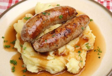 Classic British recipe. Traditional Irish Stew, Full Irish Breakfast, Sausage And Mash, Potato Gravy, British Dishes, Bangers And Mash, Vegan Sausage, English Food, Simply Recipes