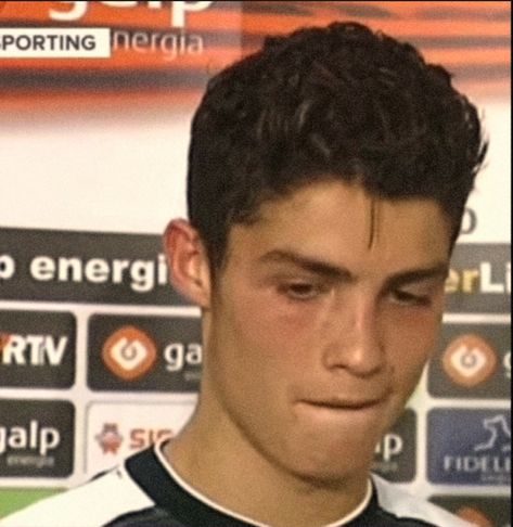 Ronaldo Old Pic, Young Cristiano Ronaldo, Ronaldo Pfp, Cristino Ronaldo, Old Pics, Ronaldo Football, Cr7 Ronaldo, Cristiano Ronaldo 7, Cartoon Pics