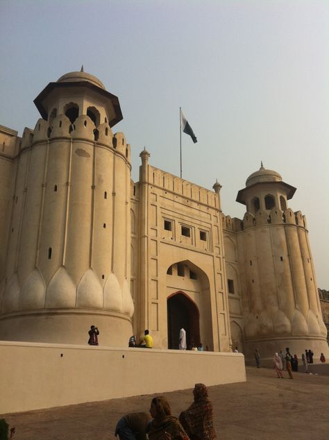 Lahore Fort Lahore Fort, Desi Love, Bakery Design, Purple Wallpaper Iphone, Purple Wallpaper, Leaning Tower Of Pisa, Architecture Art, Middle East, Wallpaper Iphone