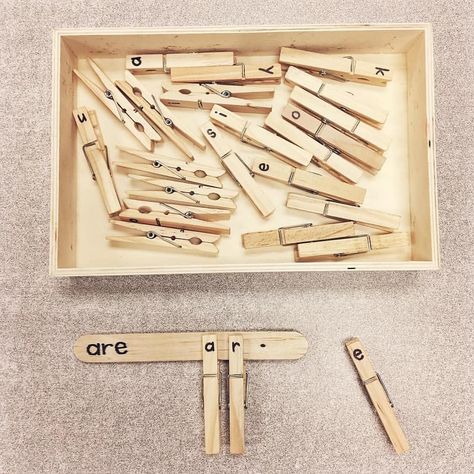 Checkout this awesome sight word activity from @apinchofkinder. All you need is clothespins and popsicle sticks. This could also be used for cvc words. It is a great fine motor activity too. Remember to tag a teacher friend who would love this. 📷: @apinchofkinder #earlycorelearning Clothes Pin Crafts For Kids, Crafts Love, Pin Crafts, Kids Motor Skills, Kindergarten Centers, Sight Words Kindergarten, Sight Word Activities, Sight Word Games, Clothes Pin Crafts