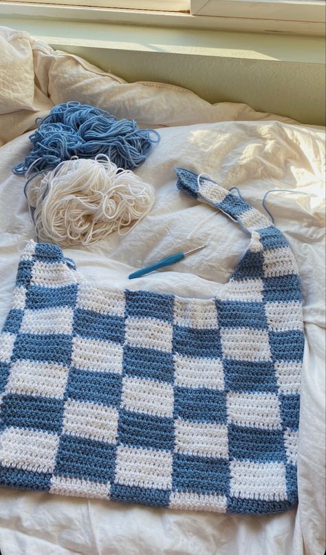 Blue And White Crochet Bag, Blue Crochet Pattern, Tod Bag, Blue And White Crochet, Color Cian, Crochet Dreams, Crochet Bag Pattern Free, Granny Square Bag, Crochet Design Pattern