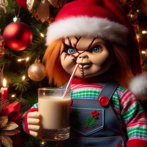 Chucky Christmas Pfp, Halloween Chucky Wallpaper, Chucky Astetic, Chucky And Tiffany Images, Chucky Memes Hilarious, Christmas Horror, Bride Of Chucky, Creepy Christmas, Horror Icons