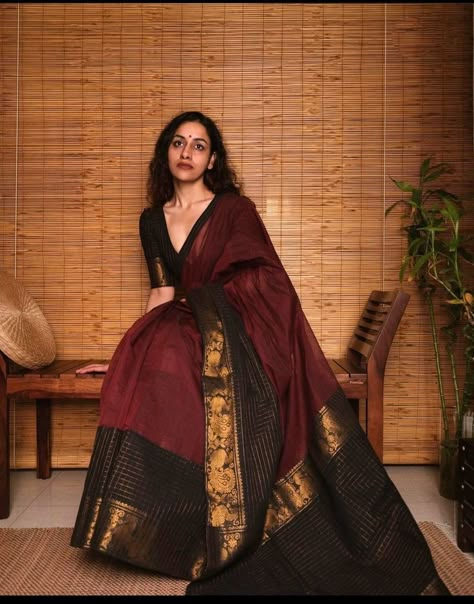 Dusky Skin Saree Look, Modern Onam Outfits, Indian Saree Aesthetic, Cotton Saree Look Modern, Sarees Aesthetic, Saree Look Modern, Modern Saree Look, Saree Styles Modern, Saree Aesthetic